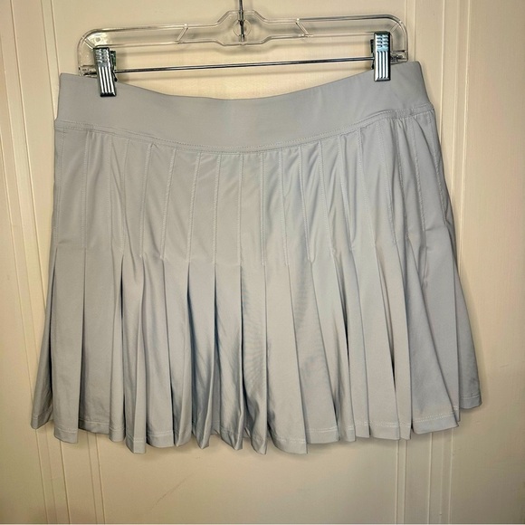 Vineyard Vines Pants - Vineyard Vines Performance Pleated Skort Ice Water Size: large